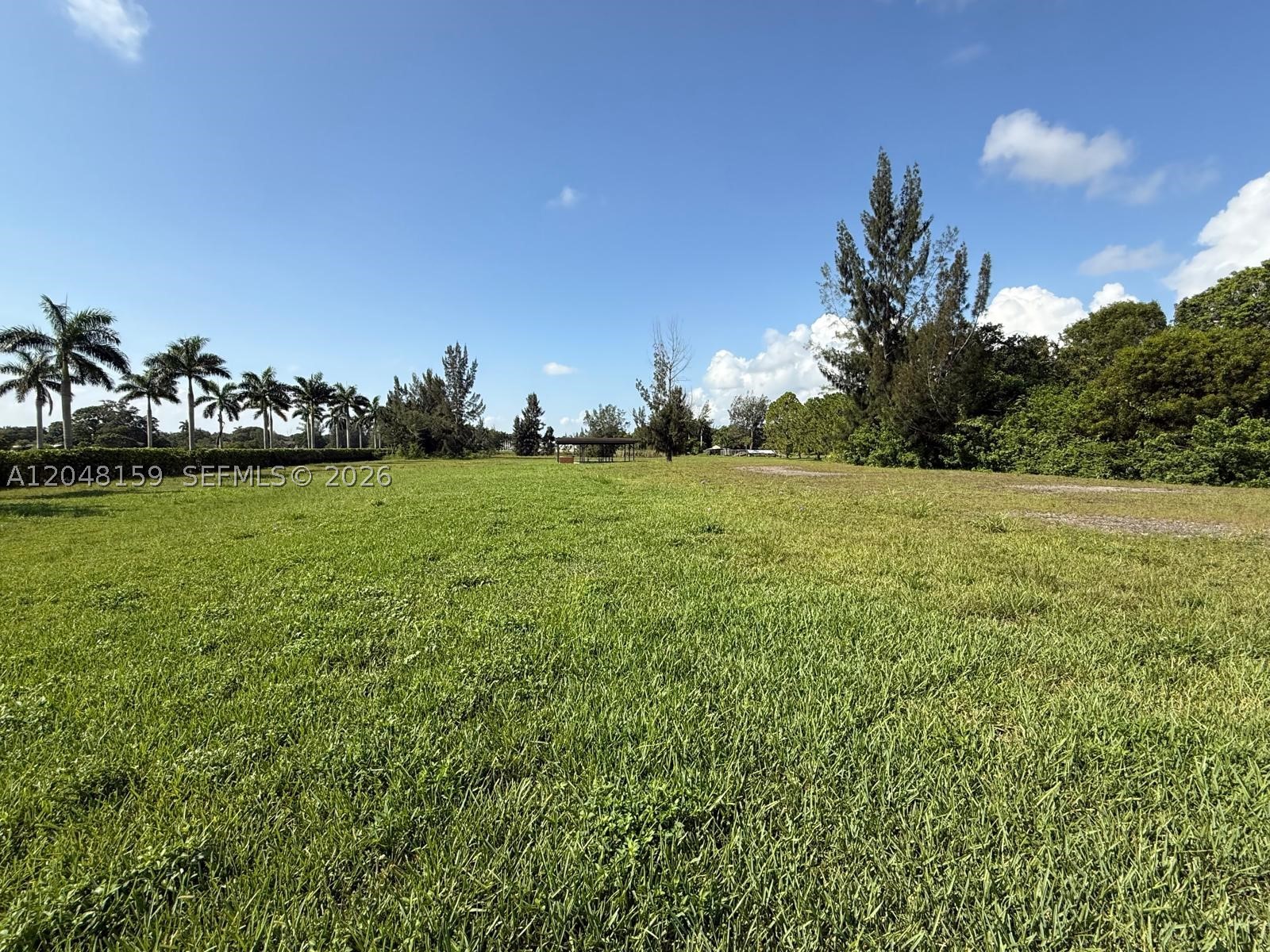 18500 Griffin Rd Property Photo 16