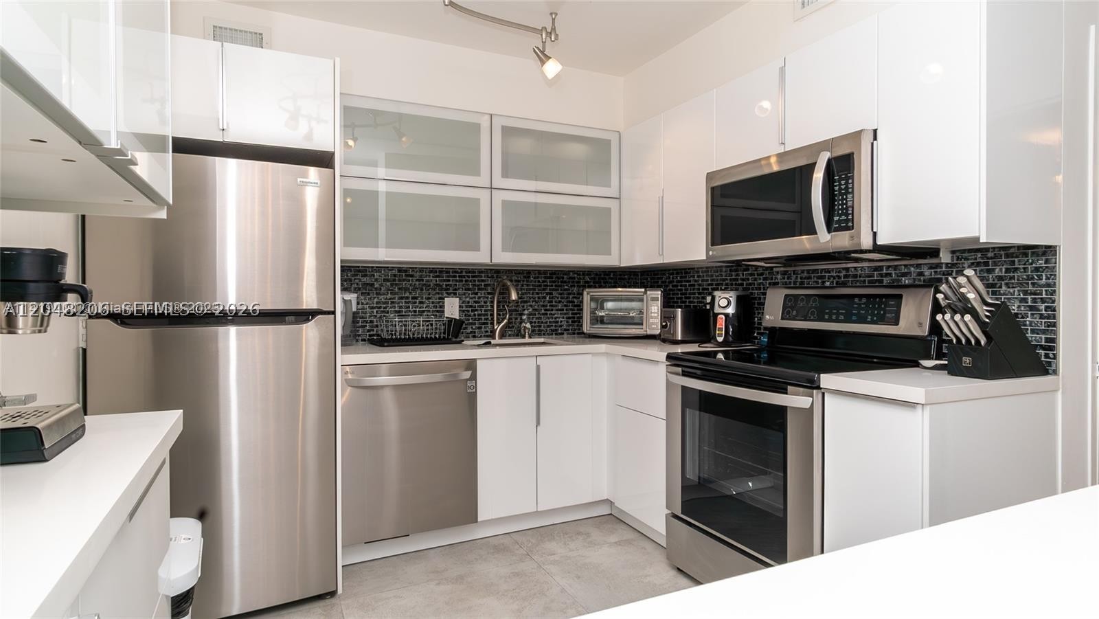 5161 Collins Ave 811 Property Photo 5