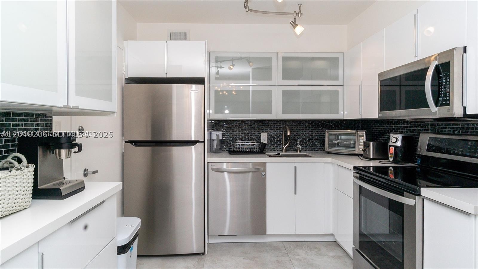 5161 Collins Ave 811 Property Photo 6