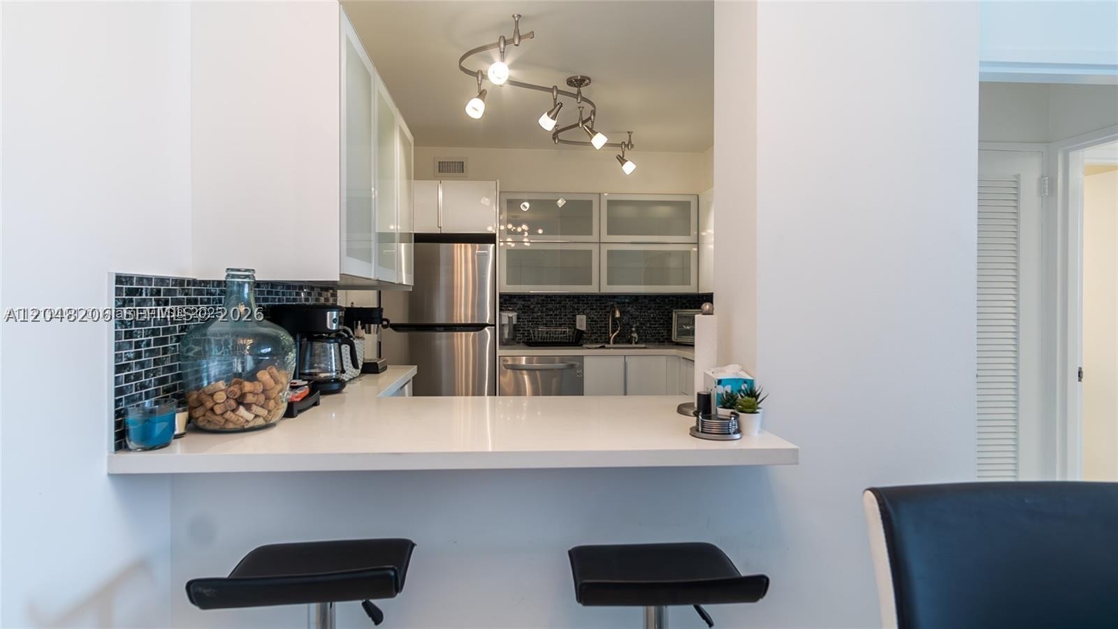 5161 Collins Ave 811 Property Photo 7