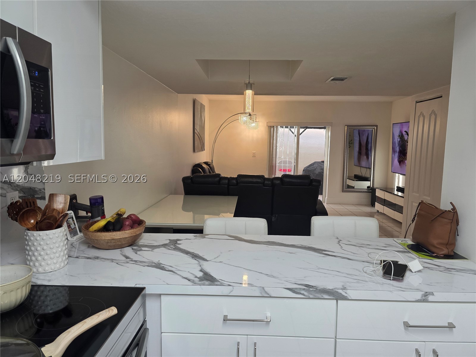 523 W 68th St 5 Property Photo 5