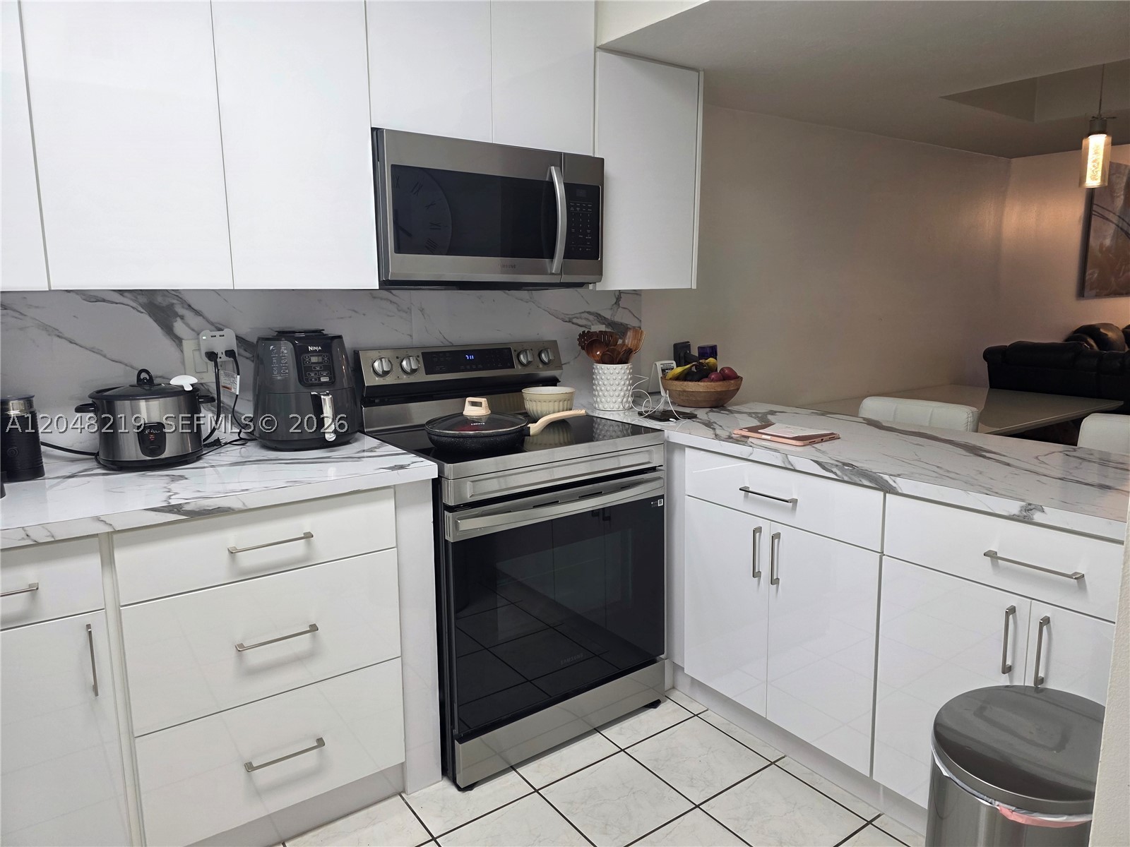 523 W 68th St 5 Property Photo 6