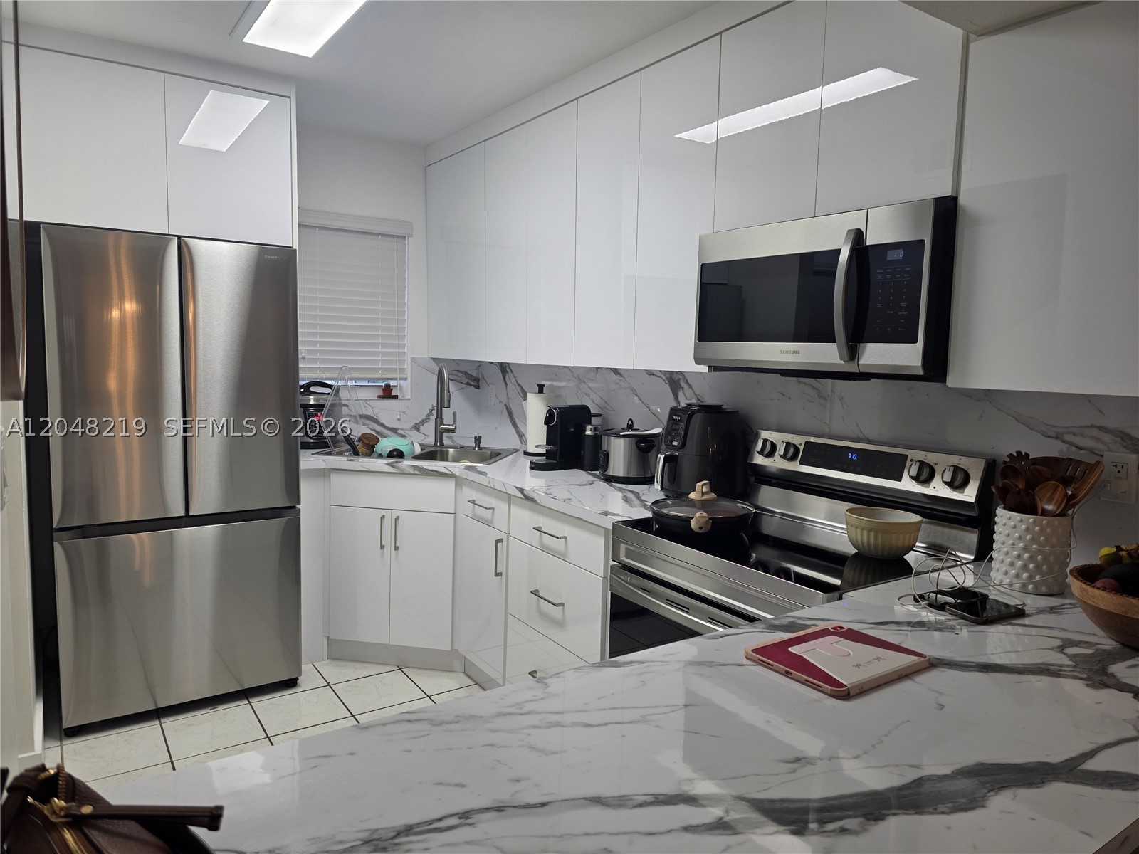 523 W 68th St 5 Property Photo 7