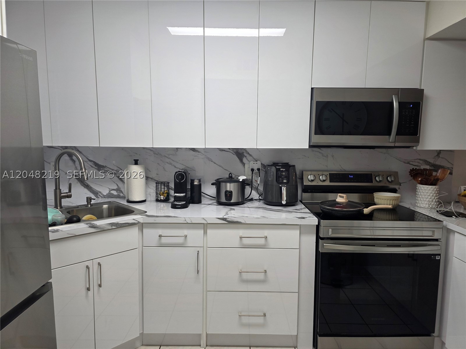 523 W 68th St 5 Property Photo 8