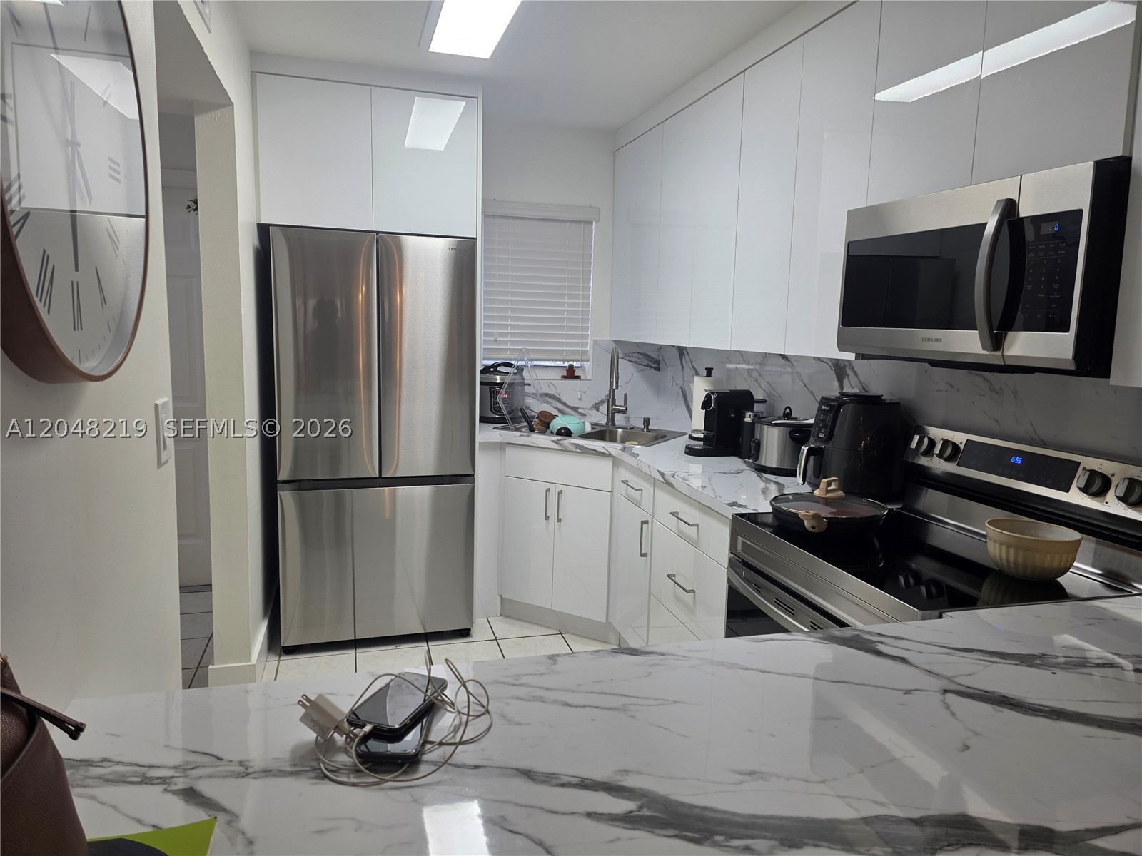 523 W 68th St 5 Property Photo 9