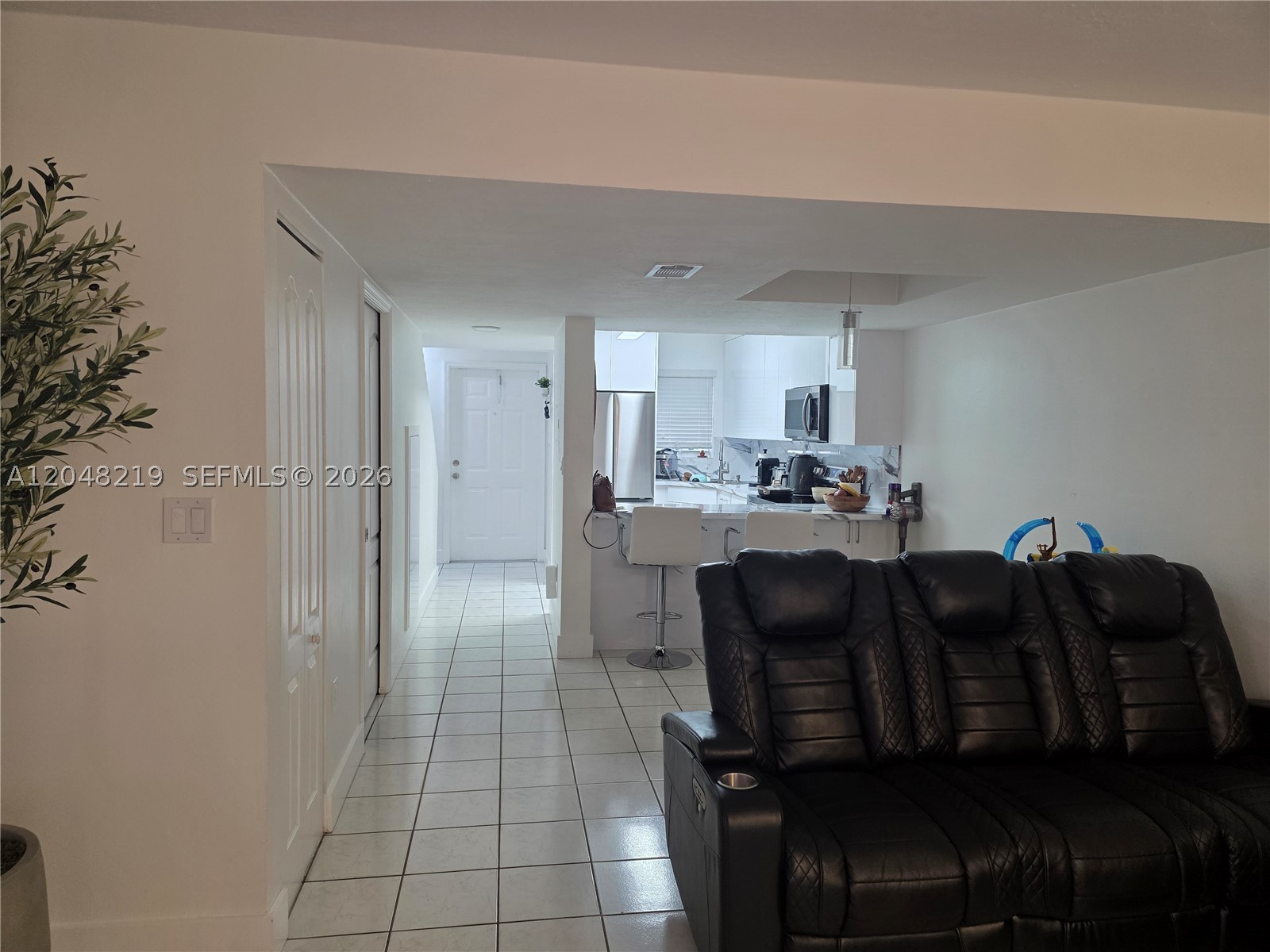 523 W 68th St 5 Property Photo 10