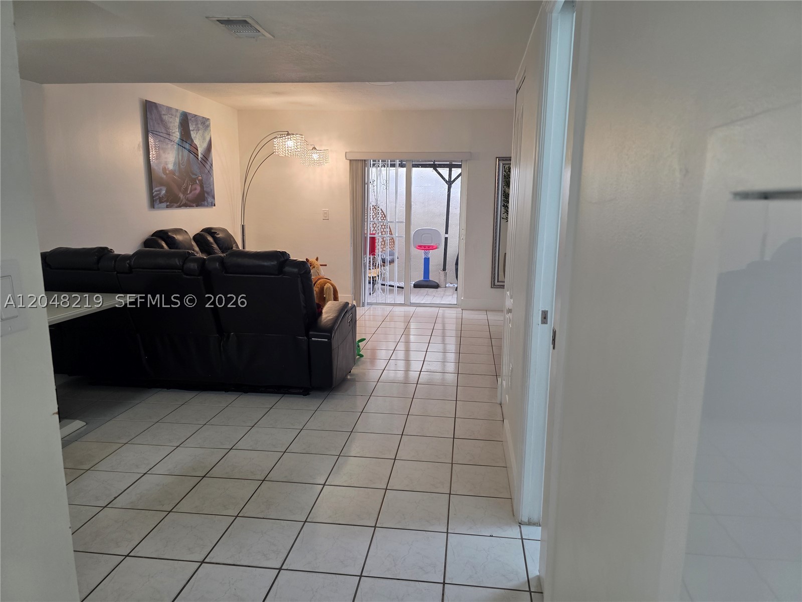 523 W 68th St 5 Property Photo 12