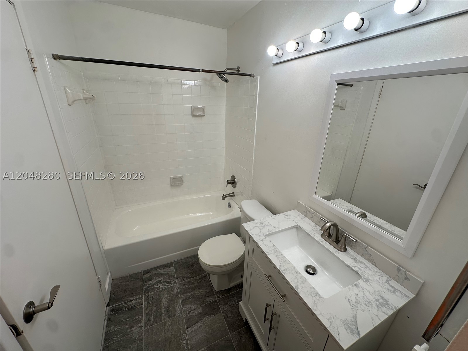 A12048280 Property Photo 8