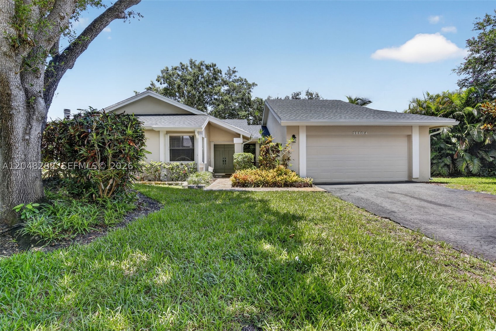 12104 Landing Way Property Photo 1