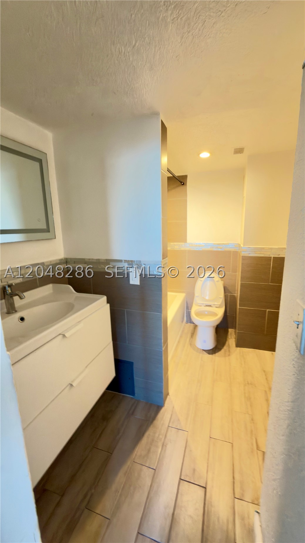 3660 Ne 166th St 607 Property Photo 4
