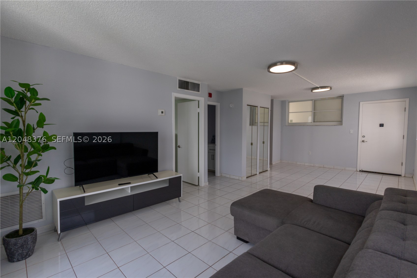 1750 James Ave 7L Property Photo 1