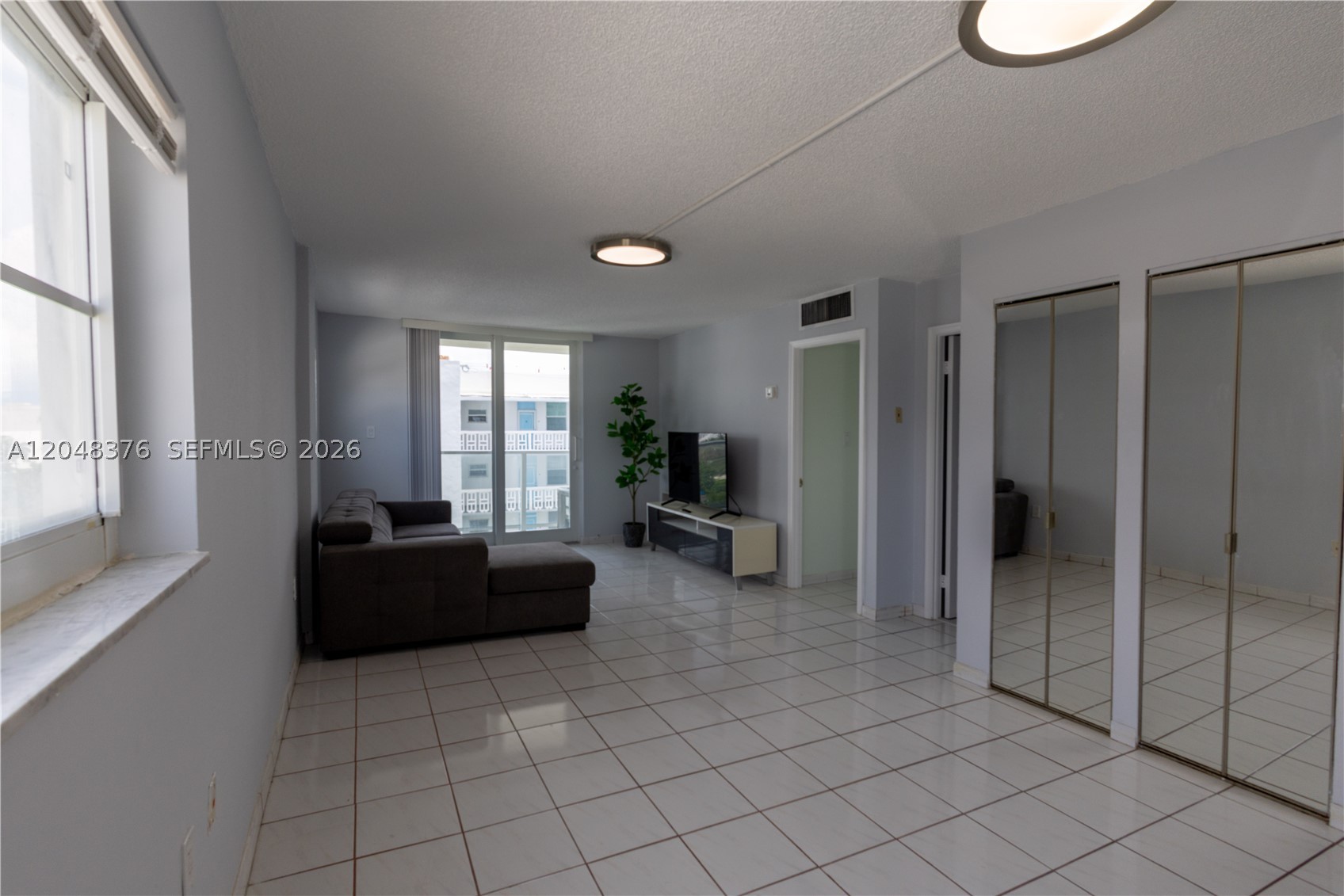 1750 James Ave 7l Property Photo 3