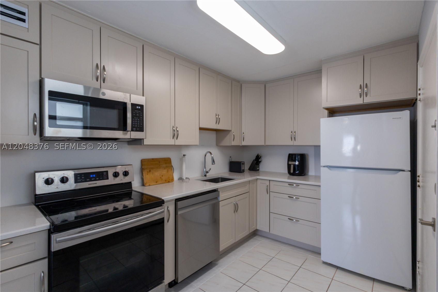 1750 James Ave 7l Property Photo 7