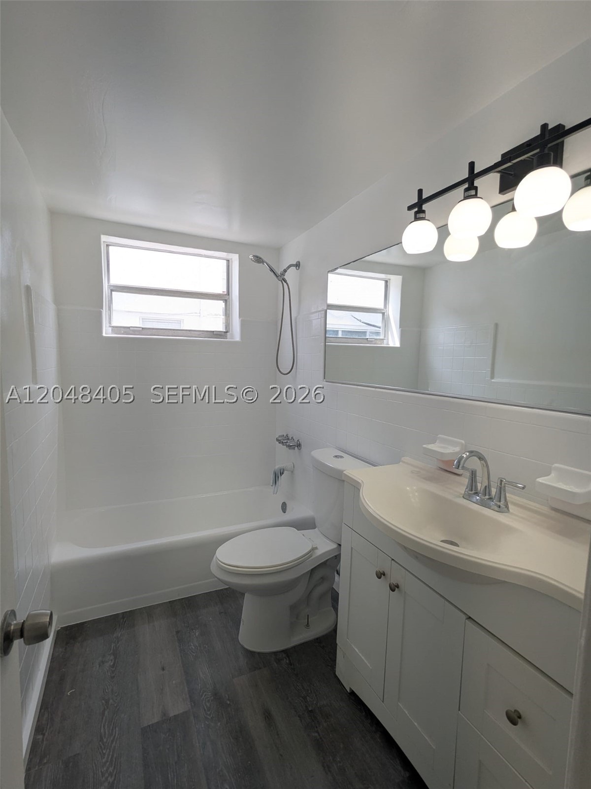 7815 Crespi Blvd 1 Property Photo 3