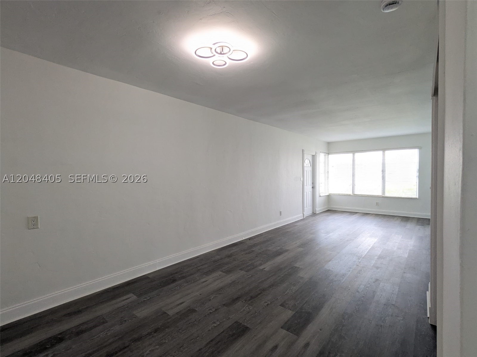 7815 Crespi Blvd 1 Property Photo 10