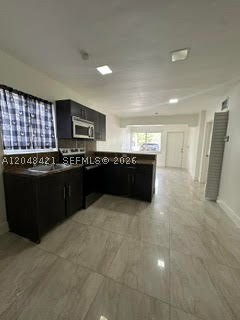 3411 Nw 9th Ct B Property Photo 5