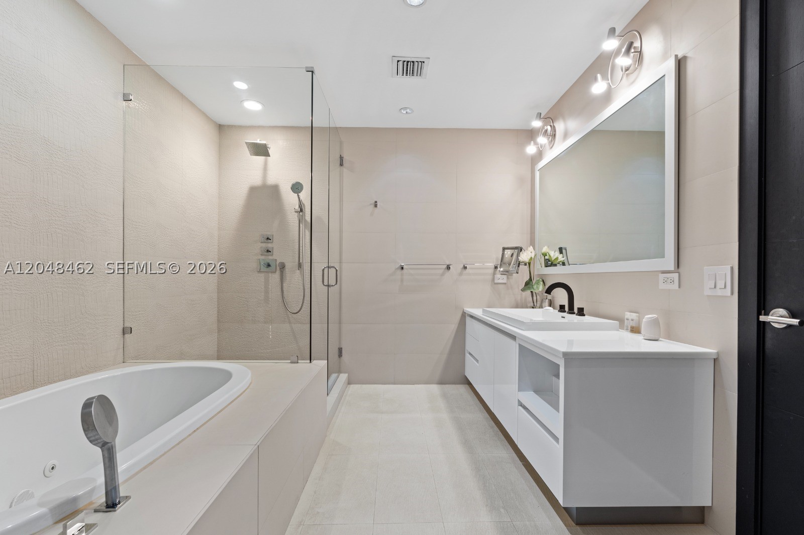 1425 Brickell Ave 42e Property Photo 10