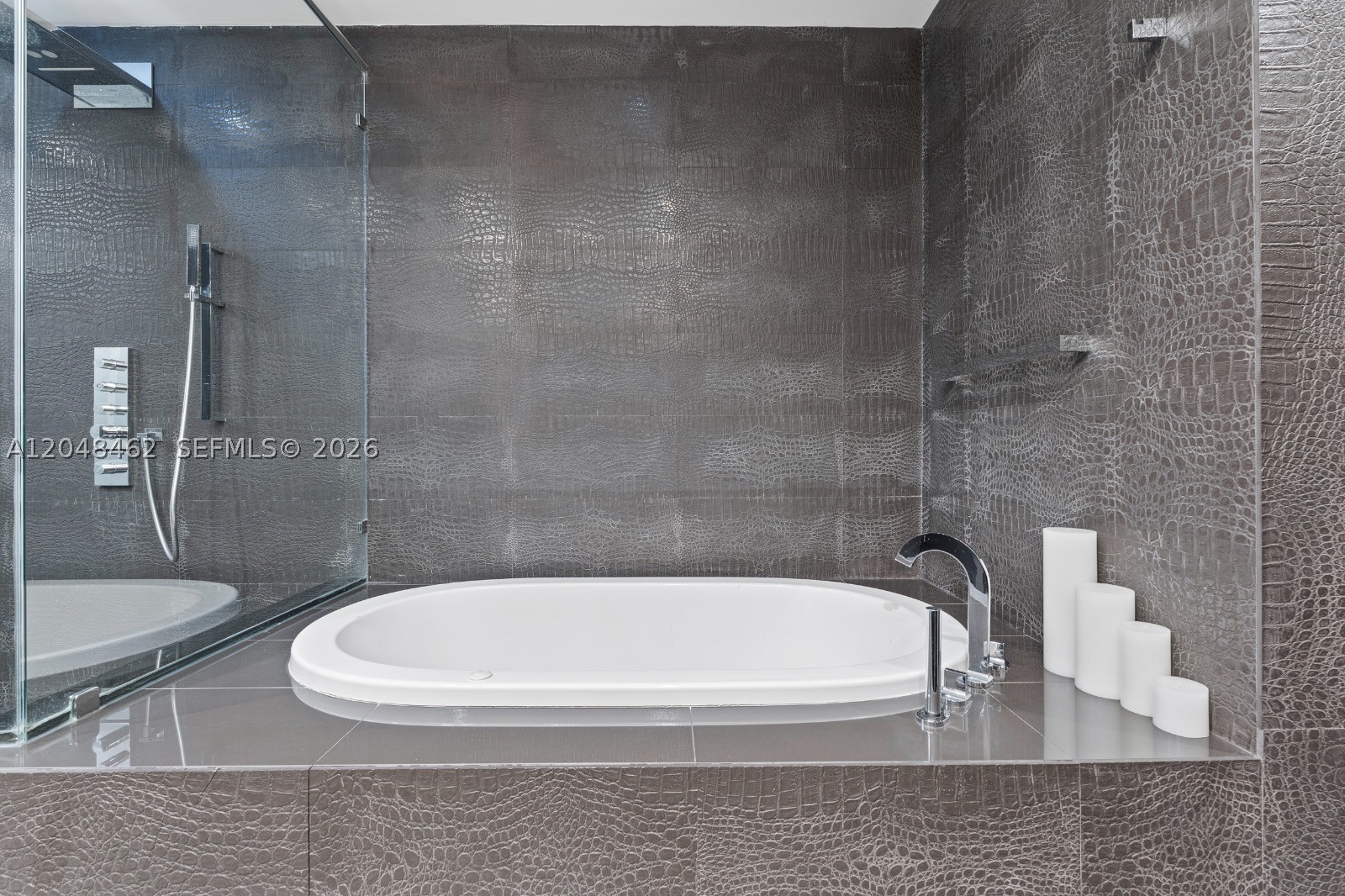 1425 Brickell Ave 42e Property Photo 15