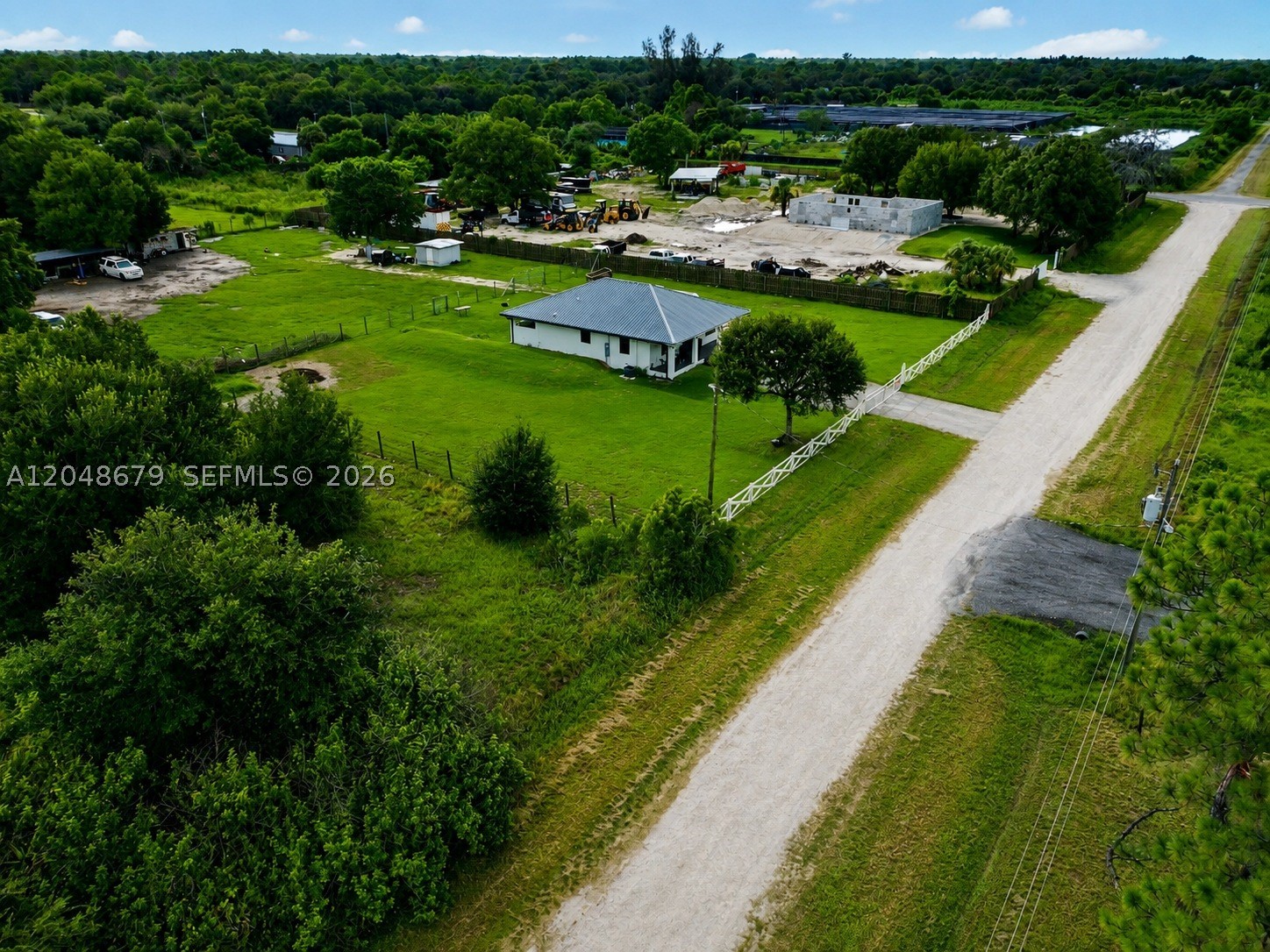 525 N Granja St Property Photo 2