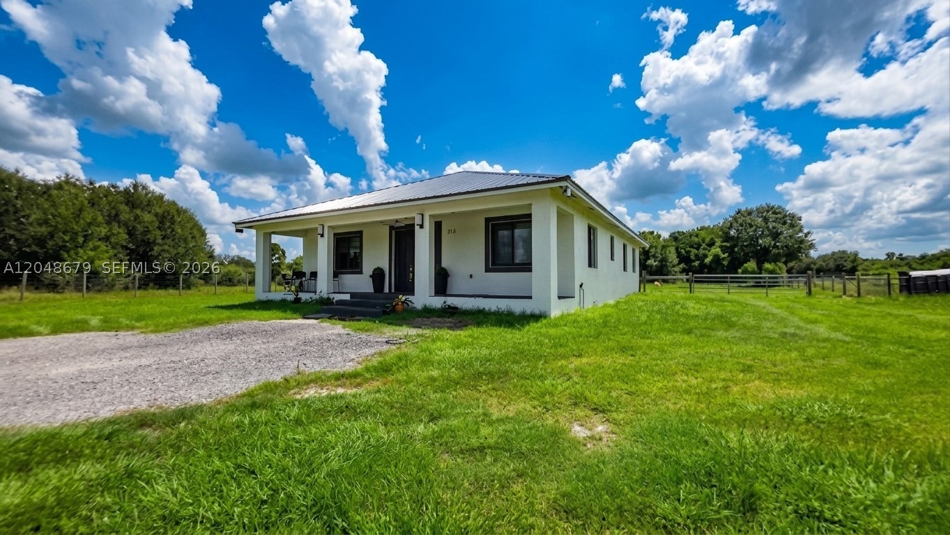 525 N Granja St Property Photo 6