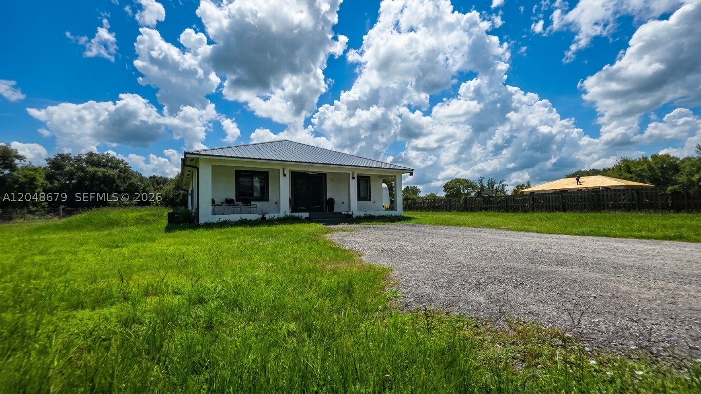 525 N Granja St Property Photo 7