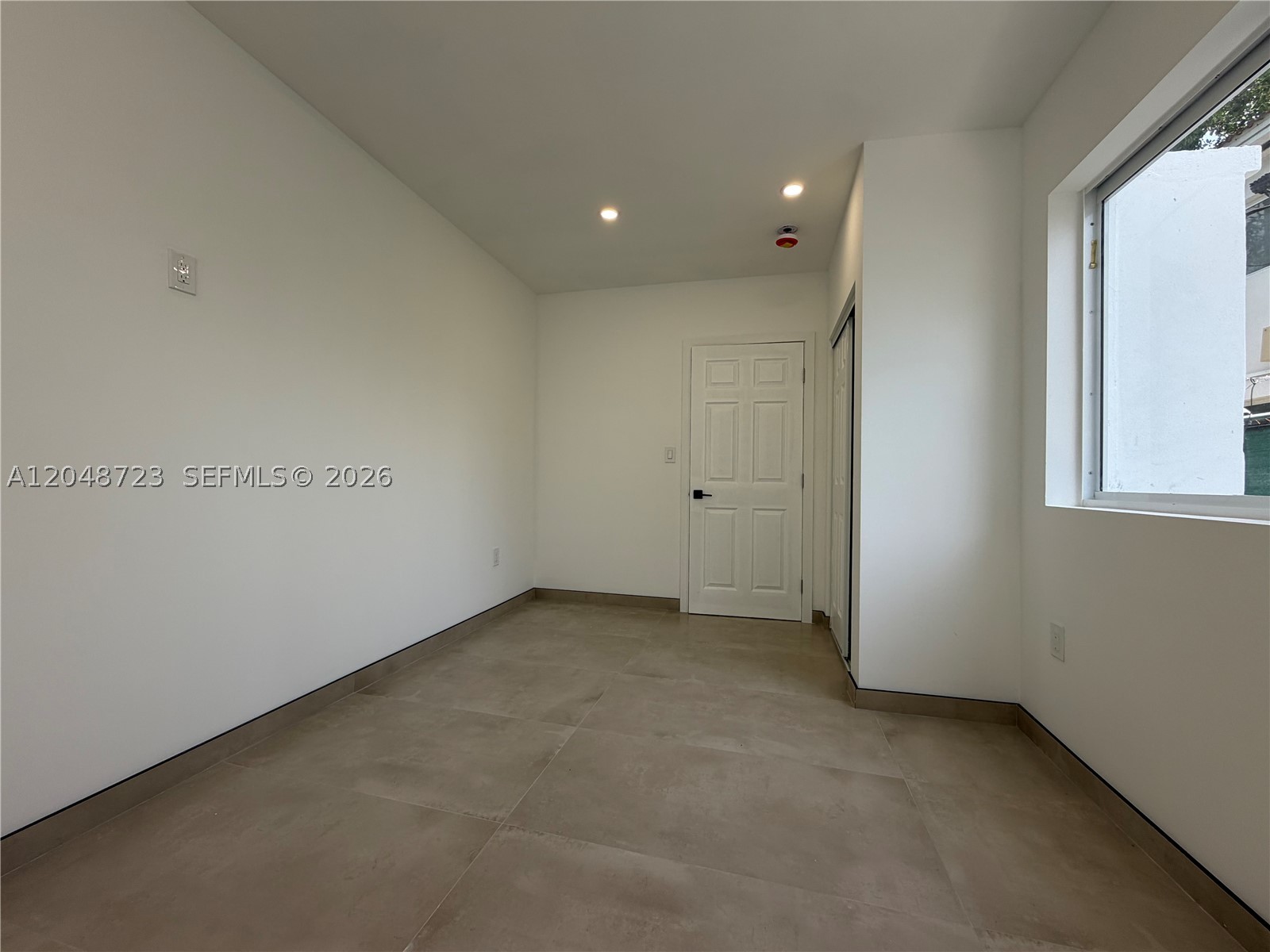 1235 Normandy Dr 7 Property Photo 5