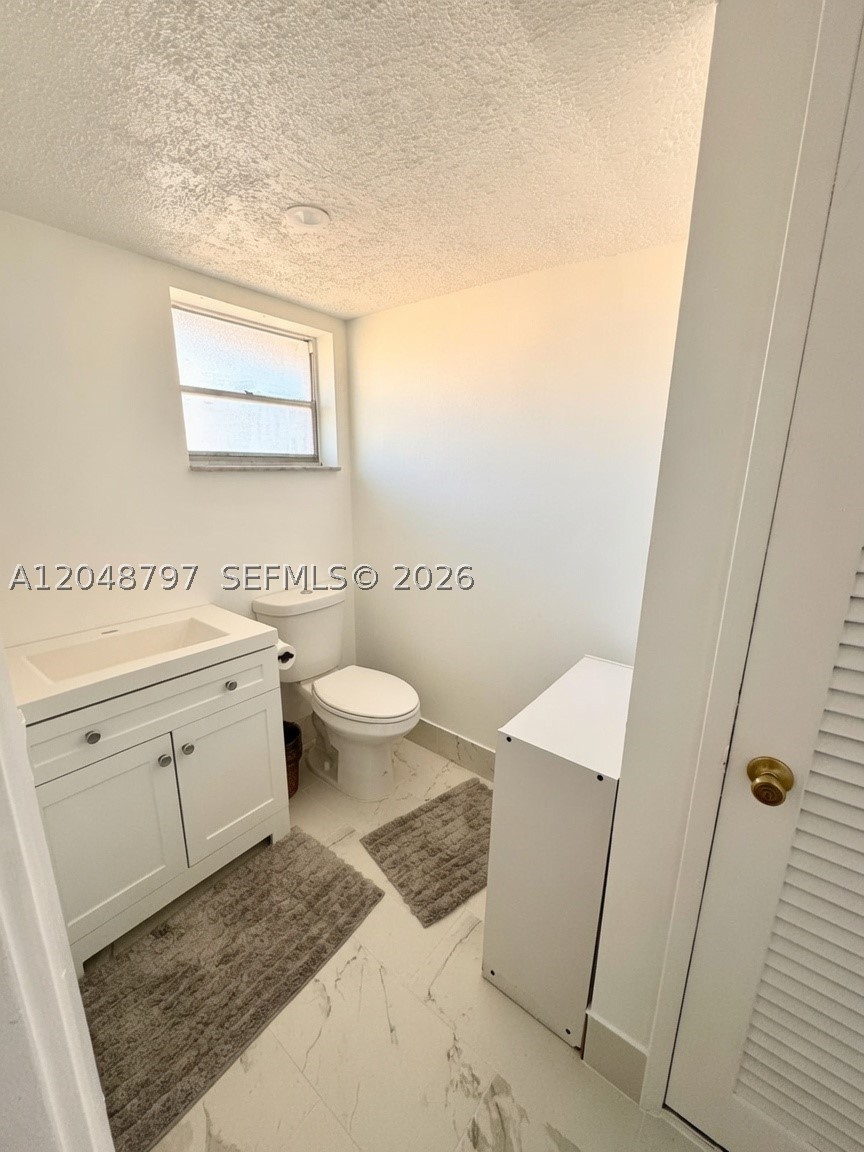 950 Hillcrest Dr 109 Property Photo 8
