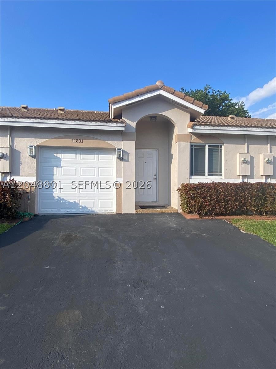 11301 SW 17th Ct Property Photo 1