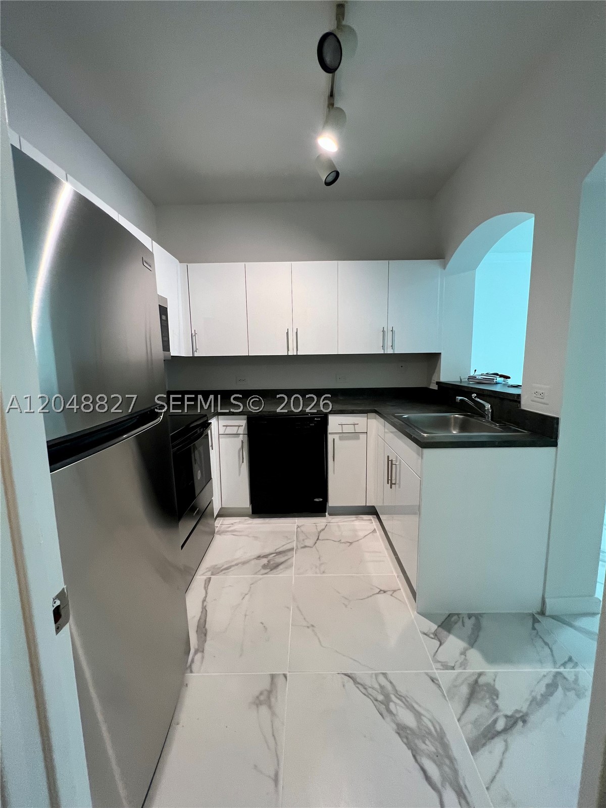 9172 Collins Ave 214 Property Photo 4