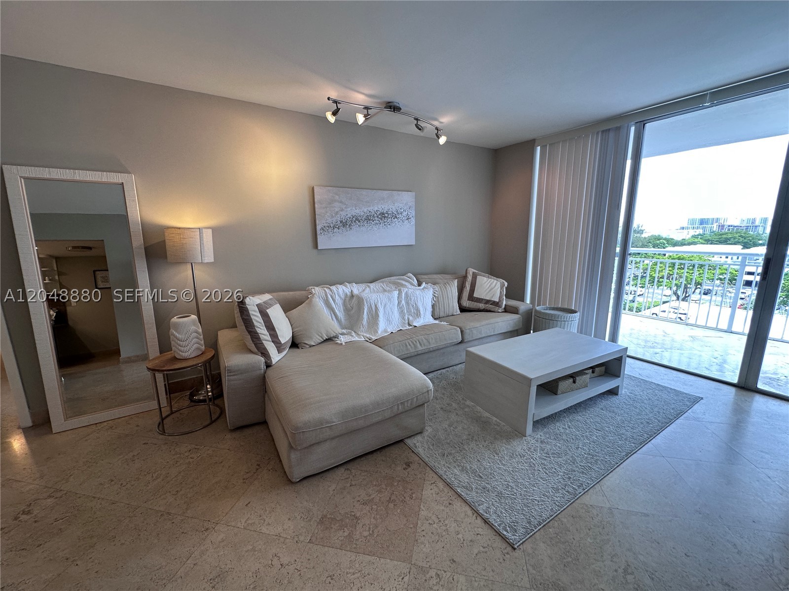 18021 Biscayne Blvd 702 Property Photo 1