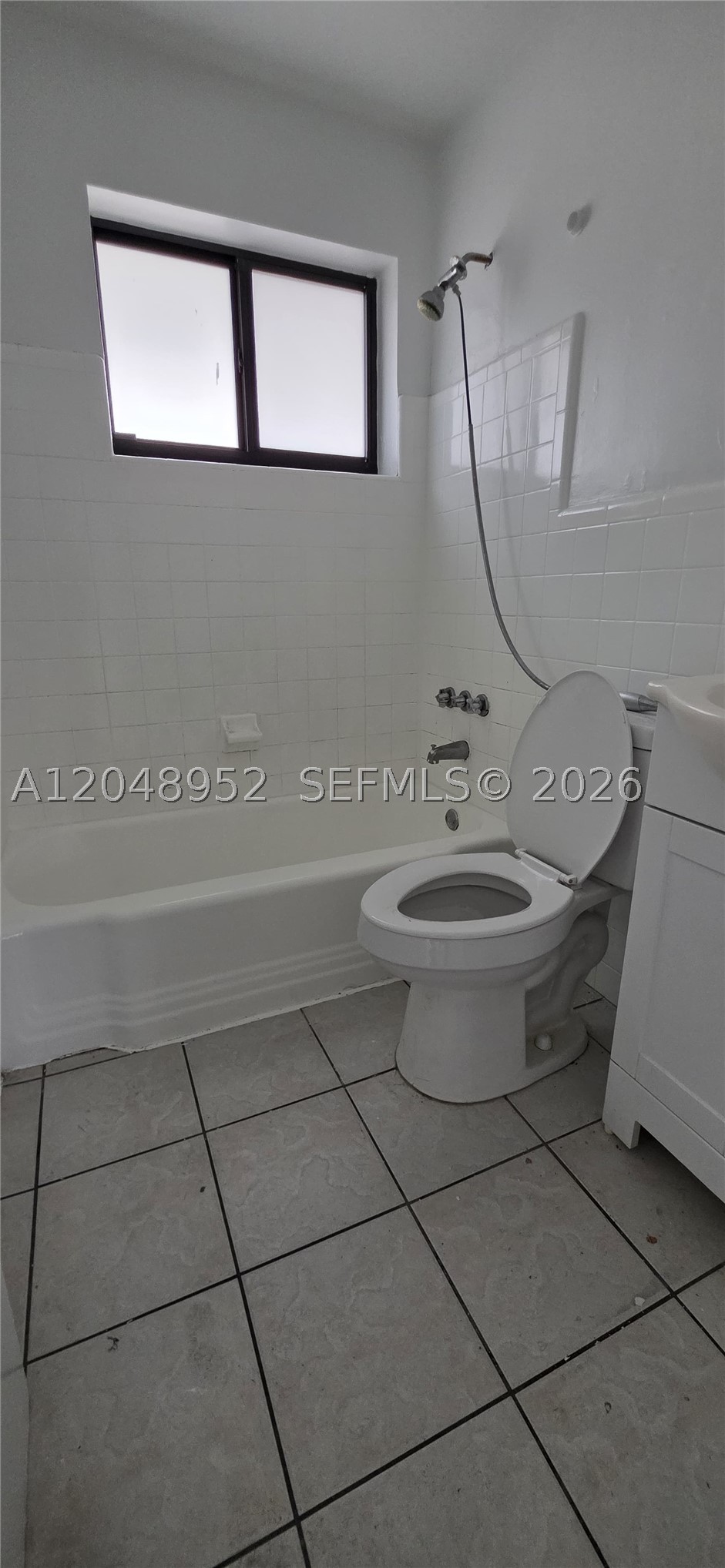 654 W 29th St 4 Property Photo 9