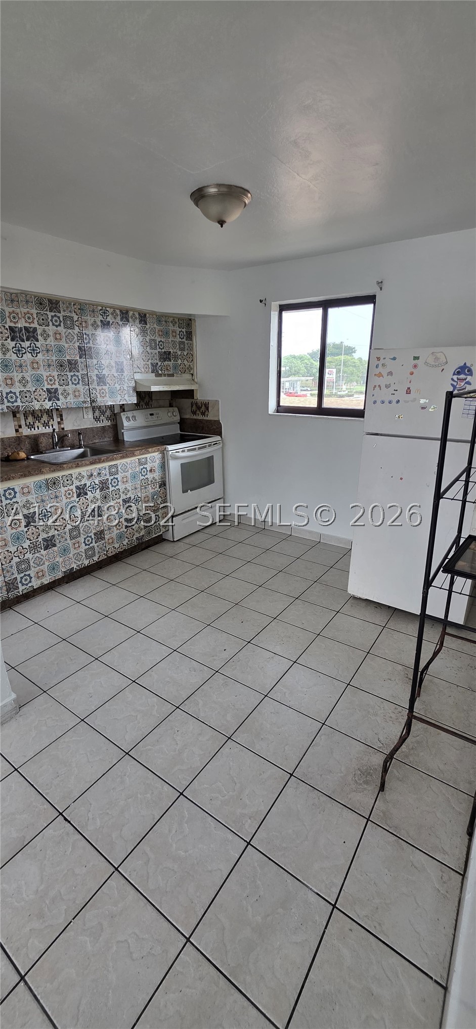 654 W 29th St 4 Property Photo 12