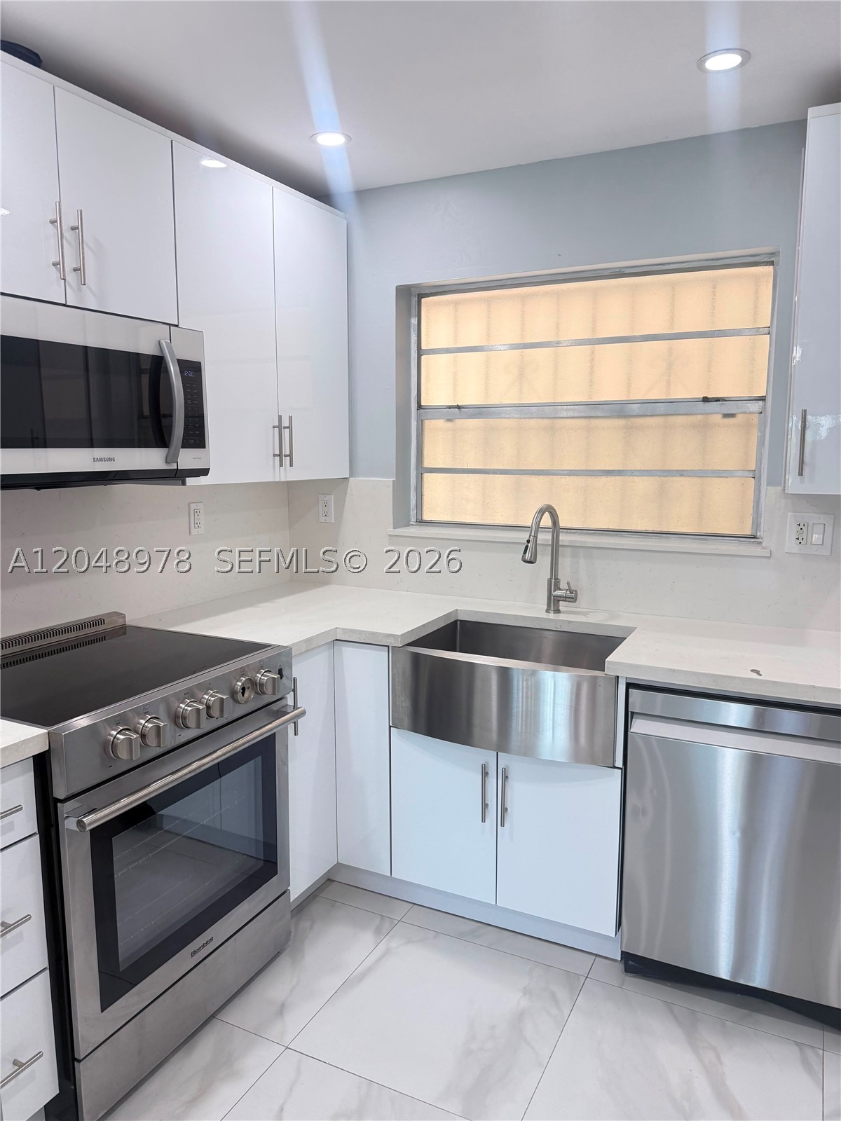 453 SW 2nd St 306C Property Photo 1
