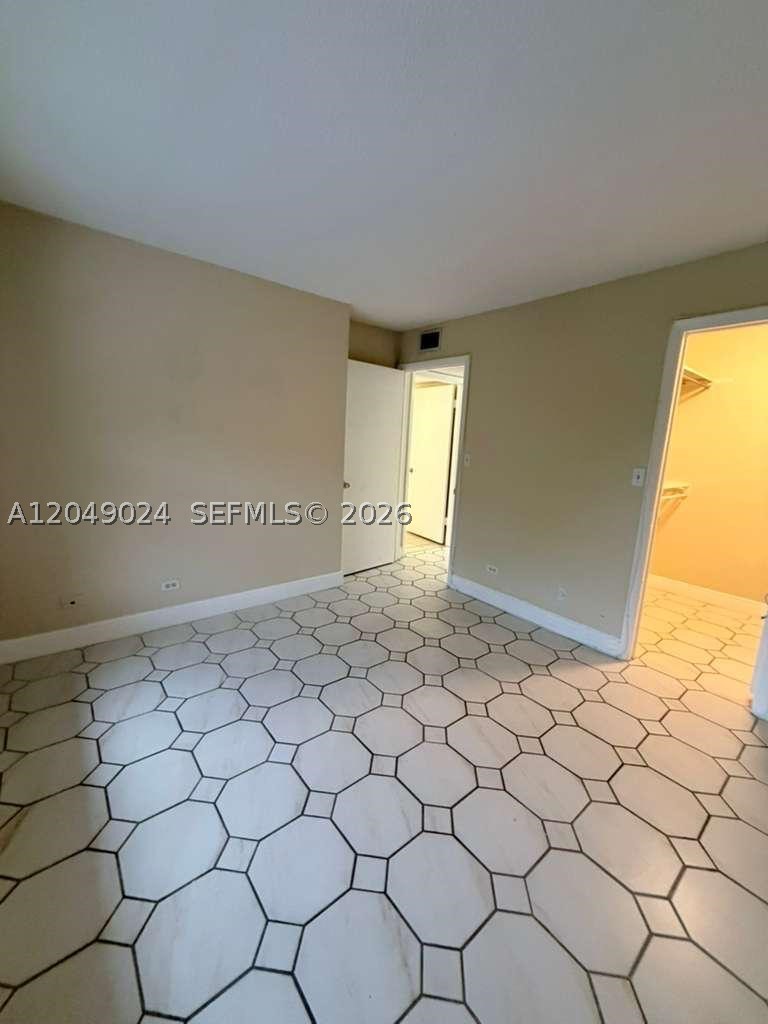 3720 Inverrary Dr 3l Property Photo 5