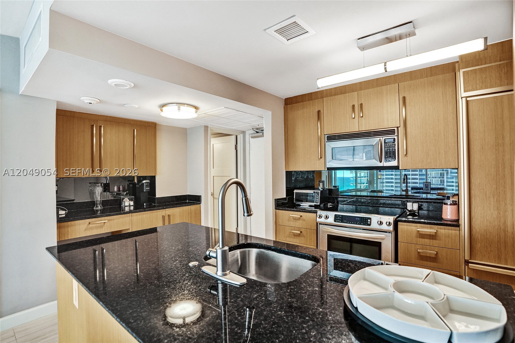 10275 Collins Ave 1116 Property Photo 8