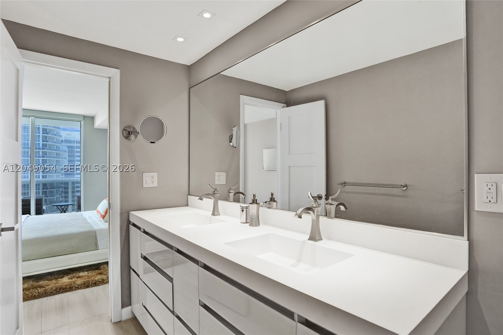 10275 Collins Ave 1116 Property Photo 10