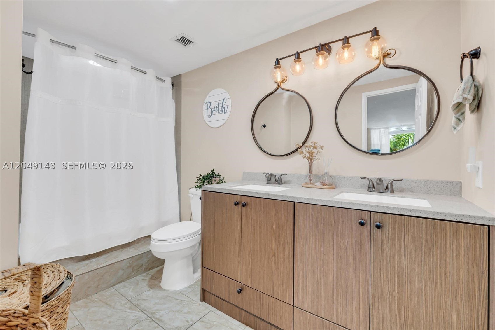3800 Hillcrest Dr 422 Property Photo 27