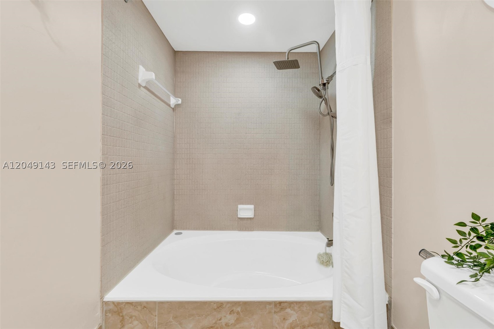 3800 Hillcrest Dr 422 Property Photo 28