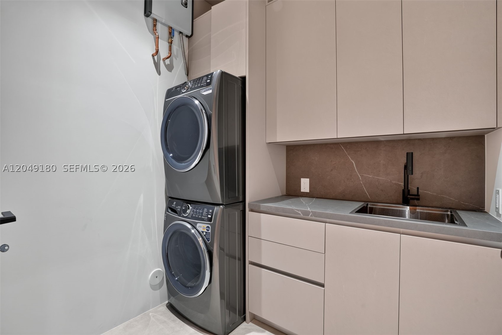 A12049180 Property Photo 26