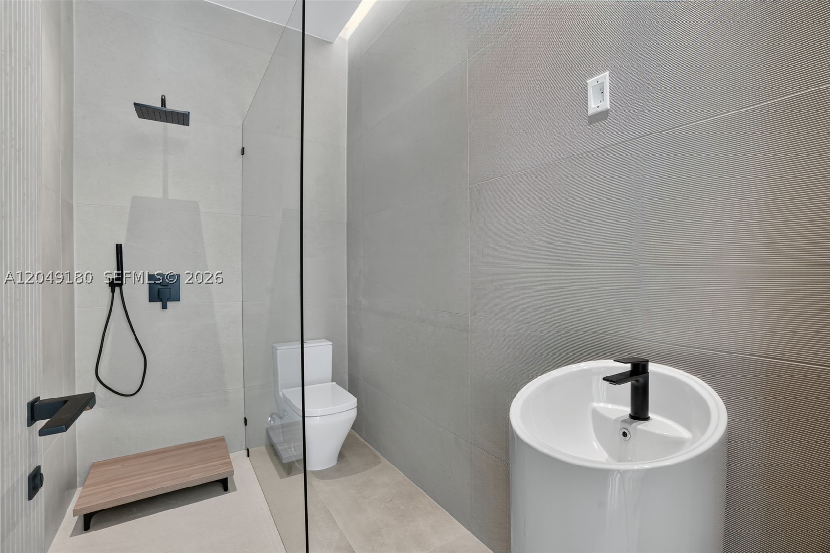 A12049180 Property Photo 28