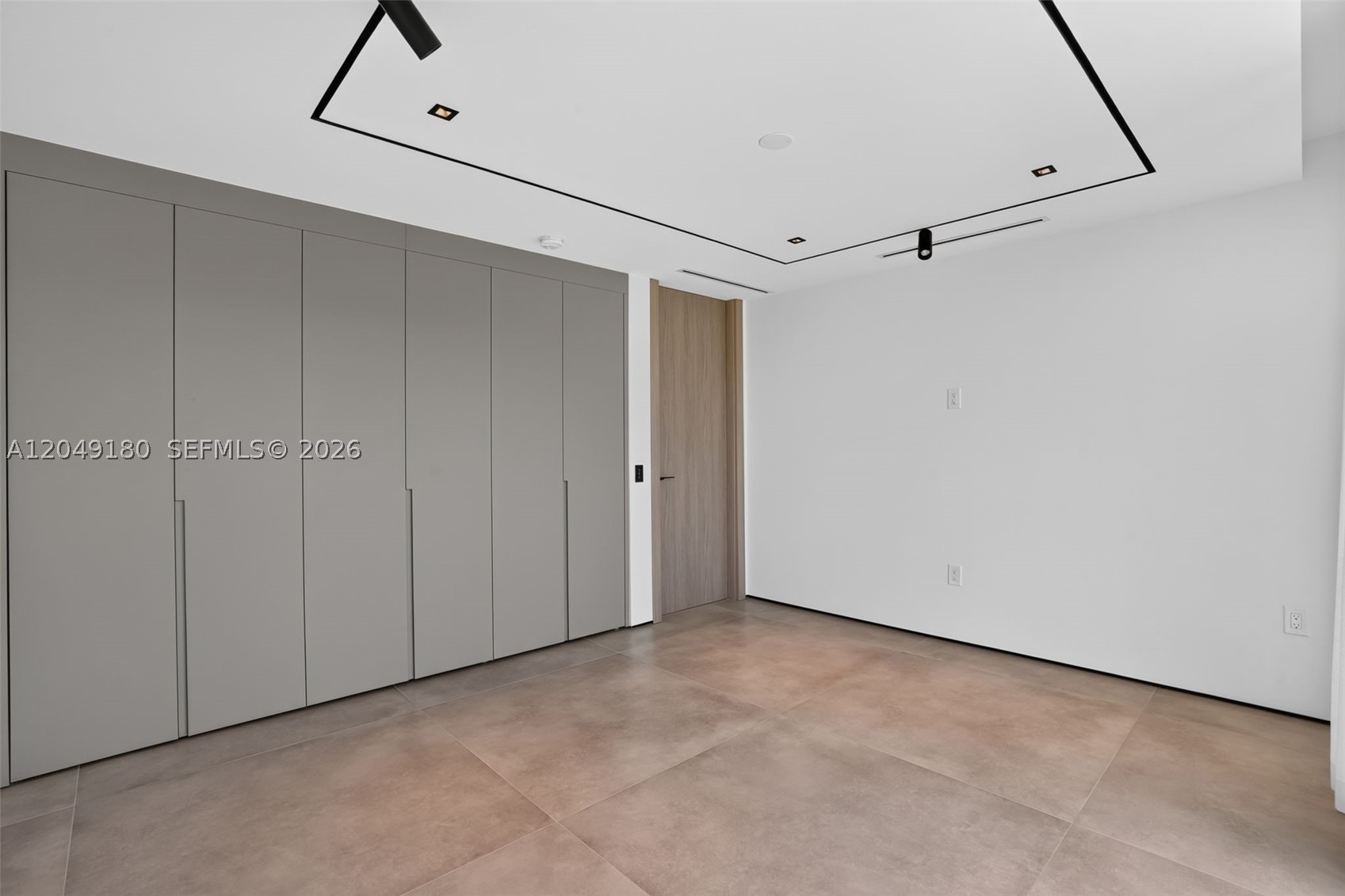 A12049180 Property Photo 39