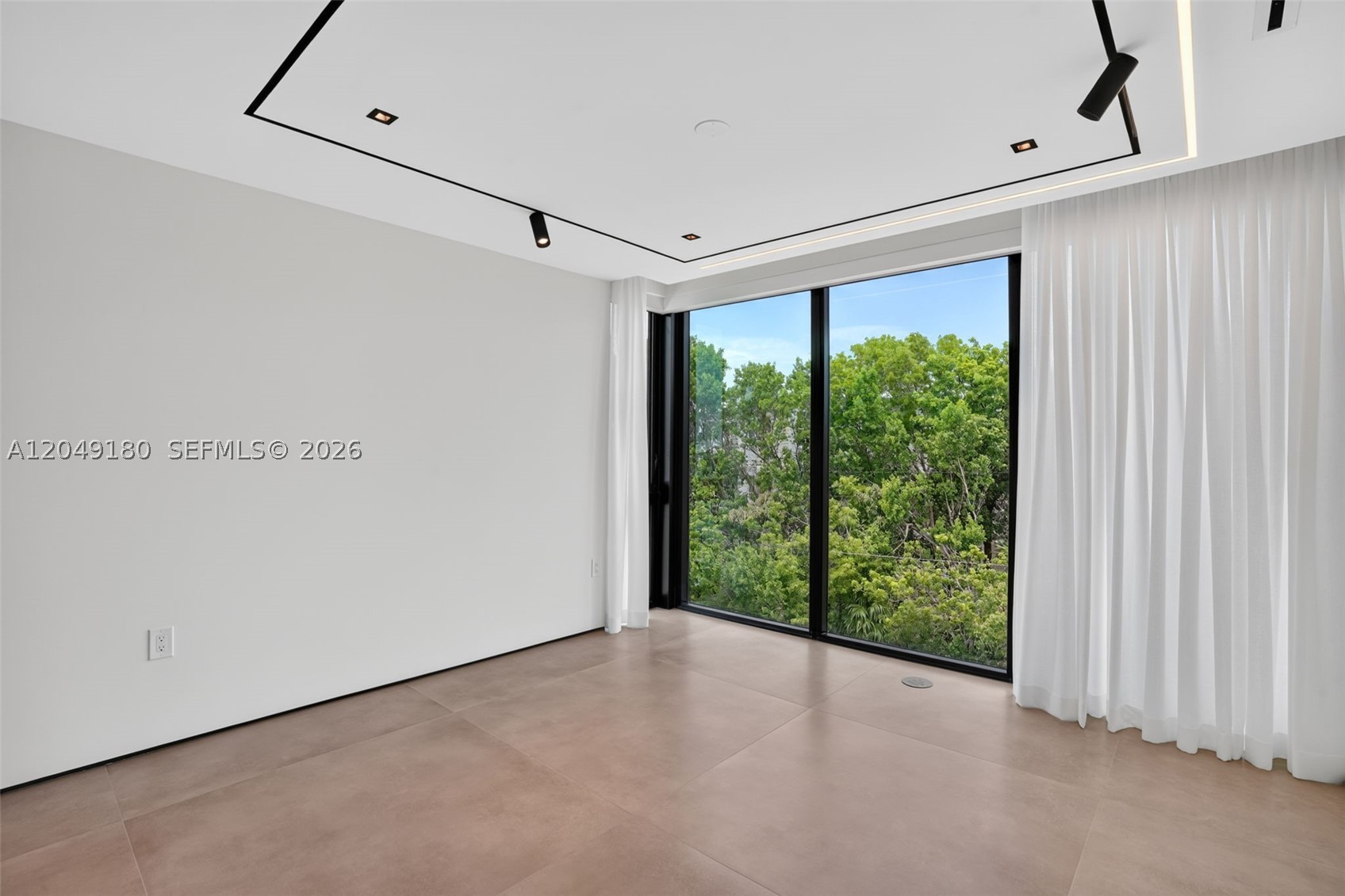 A12049180 Property Photo 40