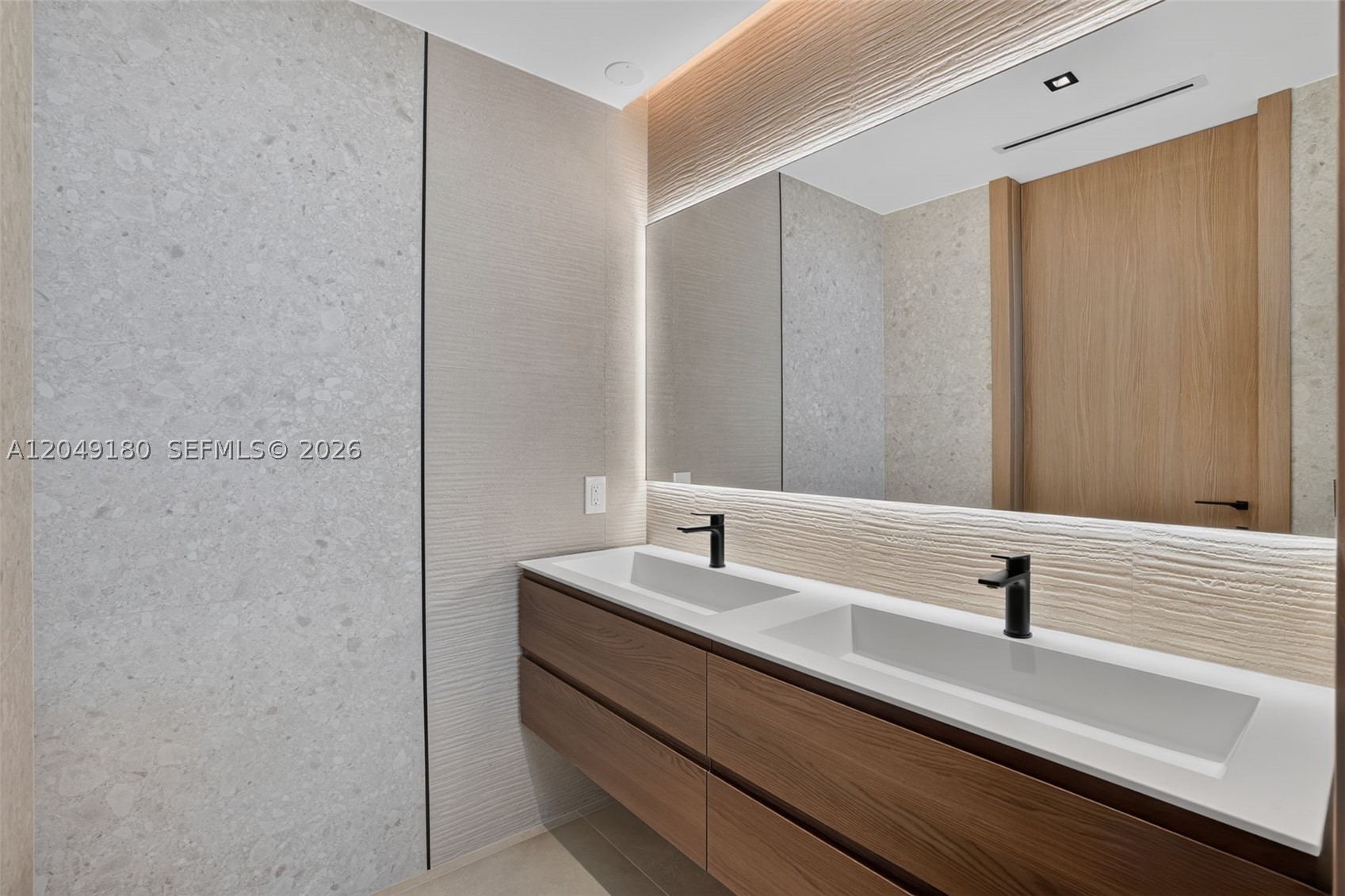 A12049180 Property Photo 41