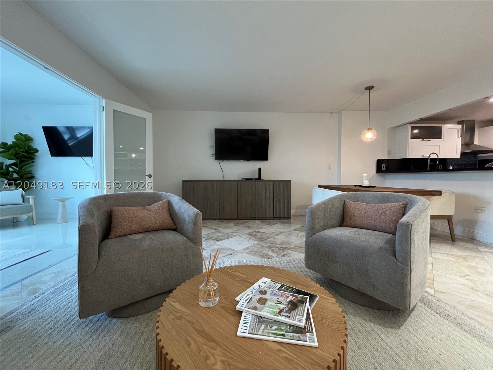 2301 Collins Ave 731 Property Photo 4