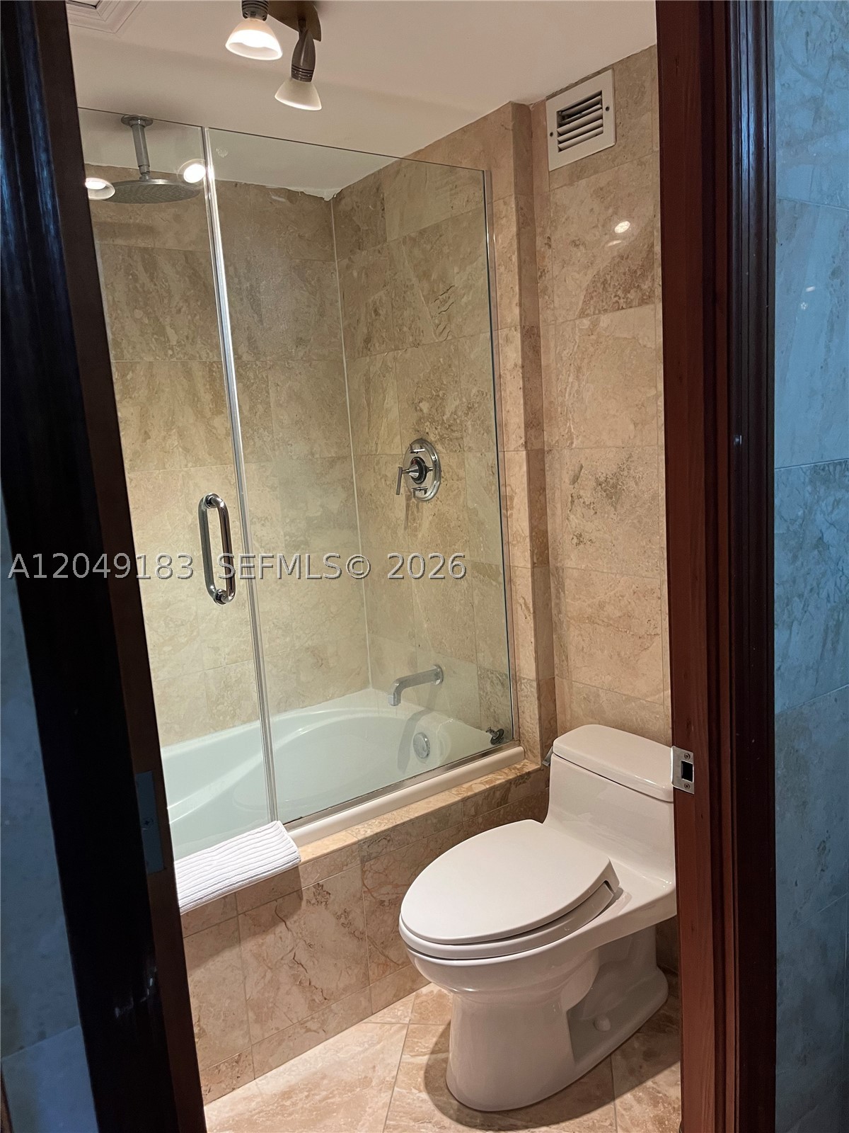 2301 Collins Ave 731 Property Photo 17