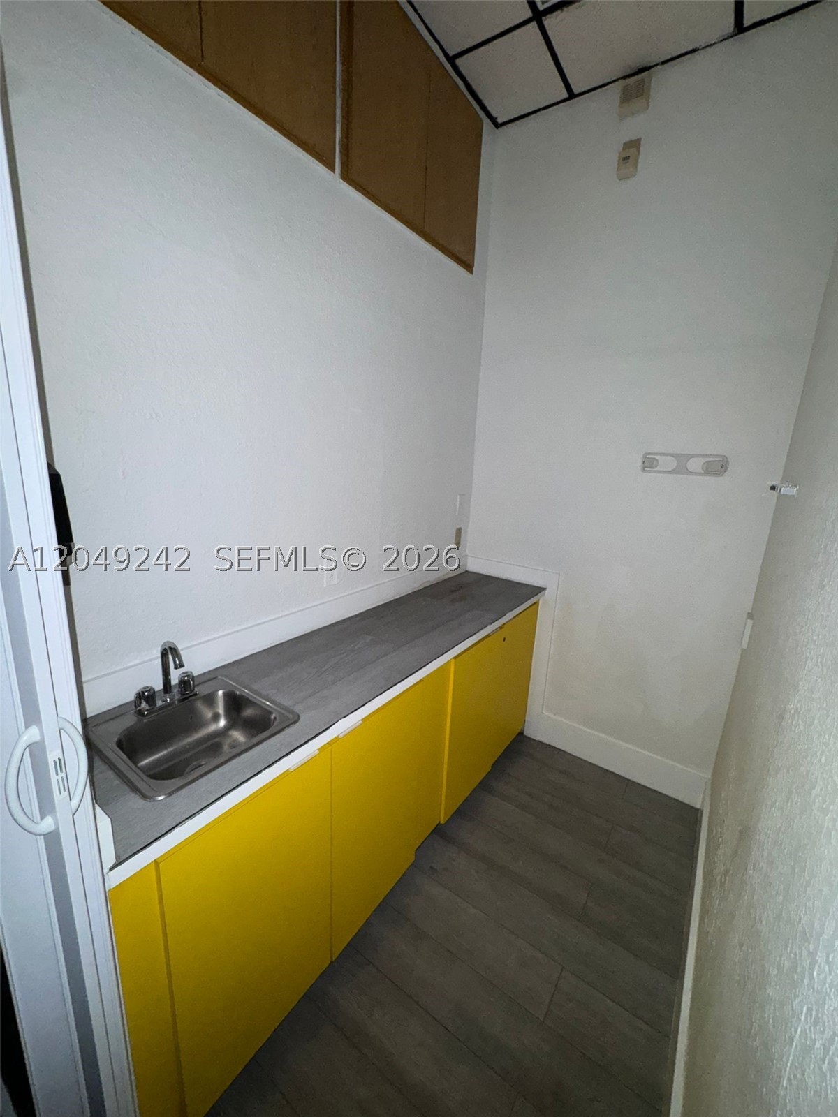 A12049242 Property Photo 12