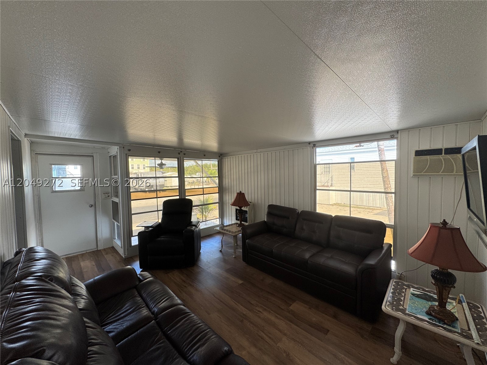 675 Copeland Ave S # 5 Property Photo 2