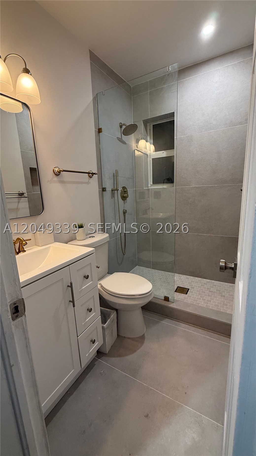 642 86th St Property Photo 12