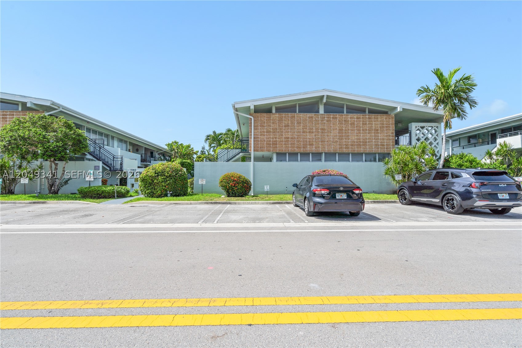 1070 98th St 14