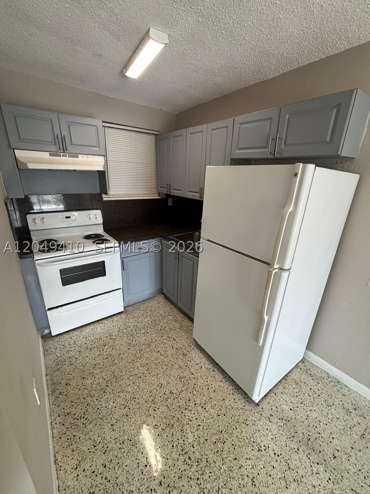 1047 Sw 7th St 12 Property Photo 4